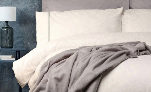 Подушки, одеяла и комплекты постельного белья в Вологде